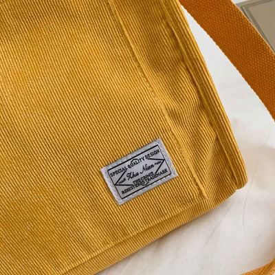 โรงงาน OEM สีขาวธรรมชาติกระเป๋าถือกระเป๋าผ้าฝ้ายขายส่งผ้าใบที่กำหนดเองสีเขียวถุงช้อปปิ้งกระเป๋าสะพาย