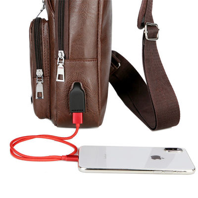 กระเป๋าคาดหน้าอกชาร์จ USB พร้อมรูหูฟัง สายเดี่ยวผู้ชาย กันขโมย ปรับได้