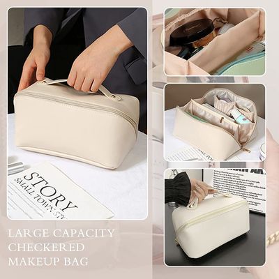 กระเป๋าแต่งหน้า - สไตล์แฟชั่นที่ไม่ซ้ำใครและการออกแบบที่ซับซ้อน